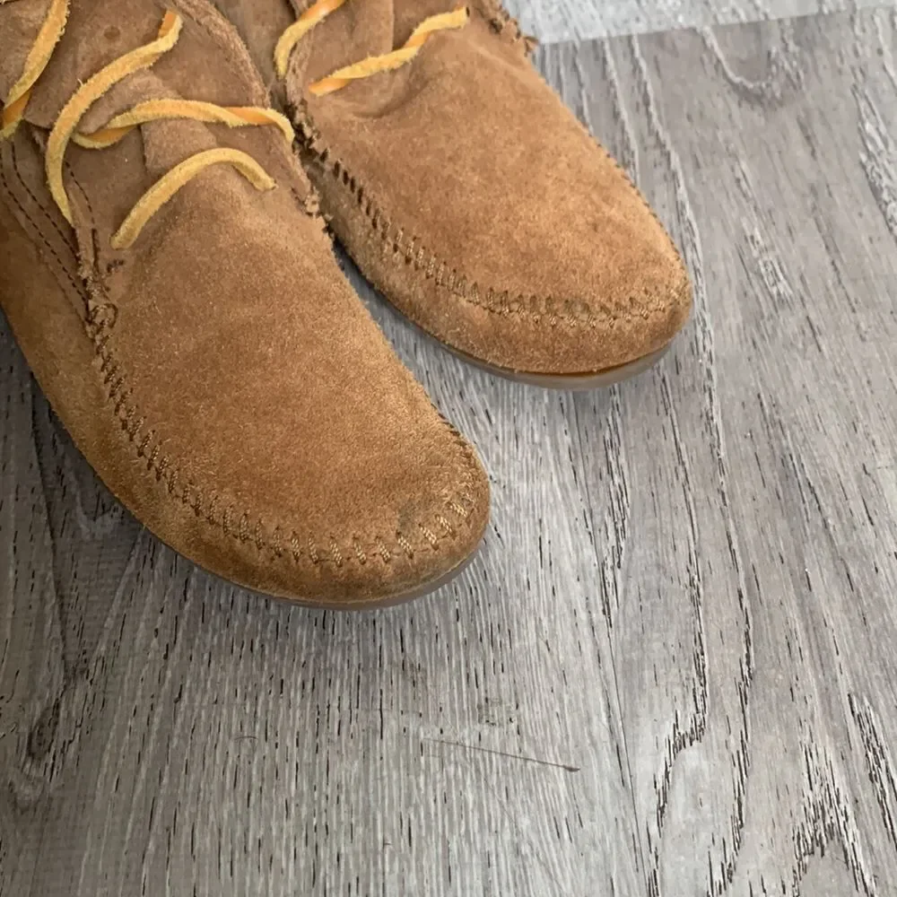 MINNETONKA BROWN SUEDE MOCCASIN BOOTS
